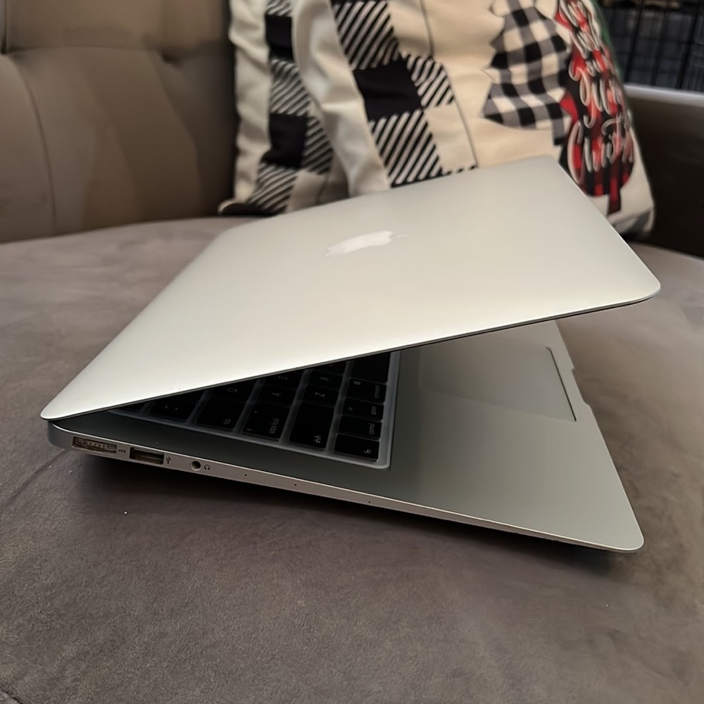 Macbook Air - Picture 3 of 7